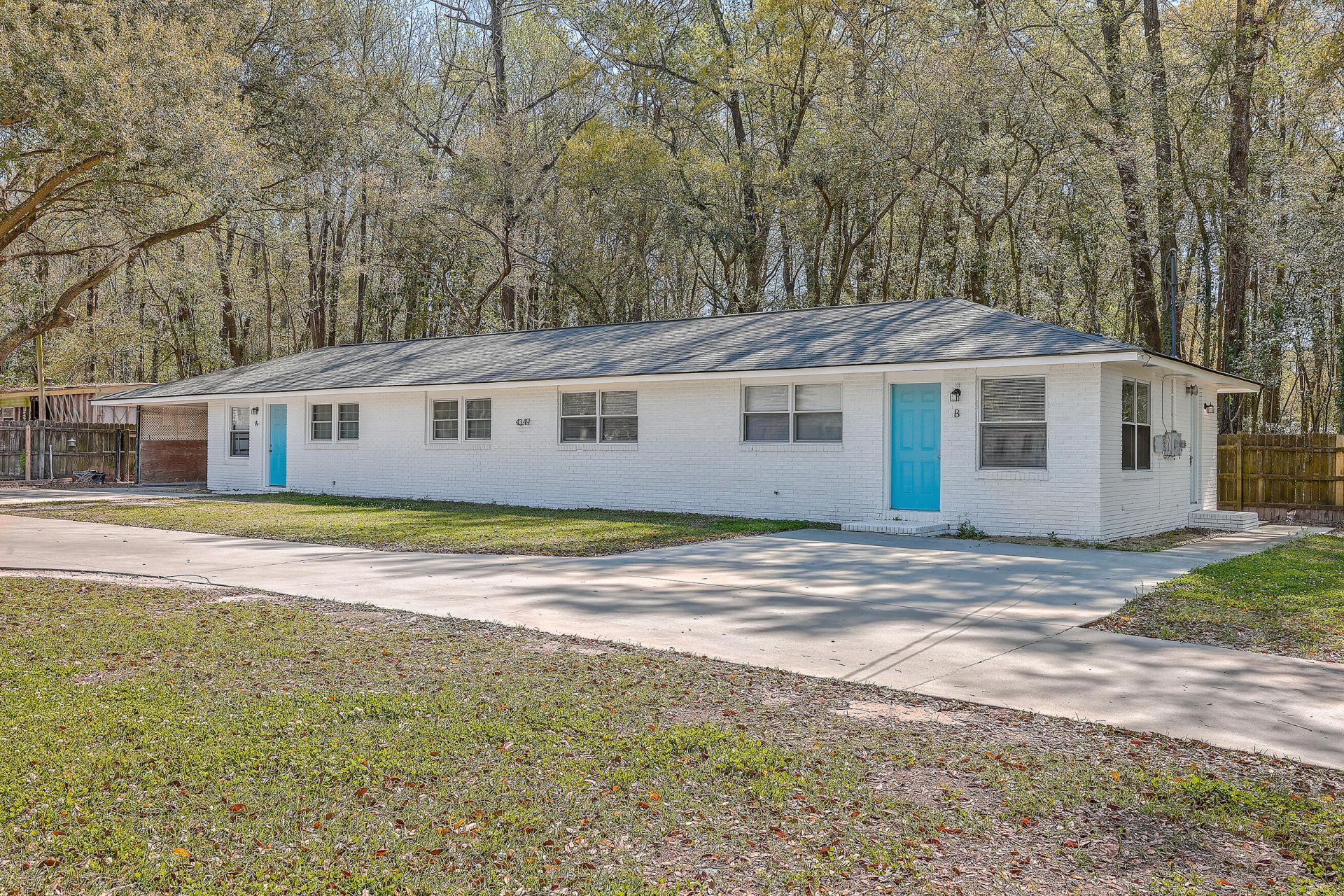 4345 Leslie Street Photo 8