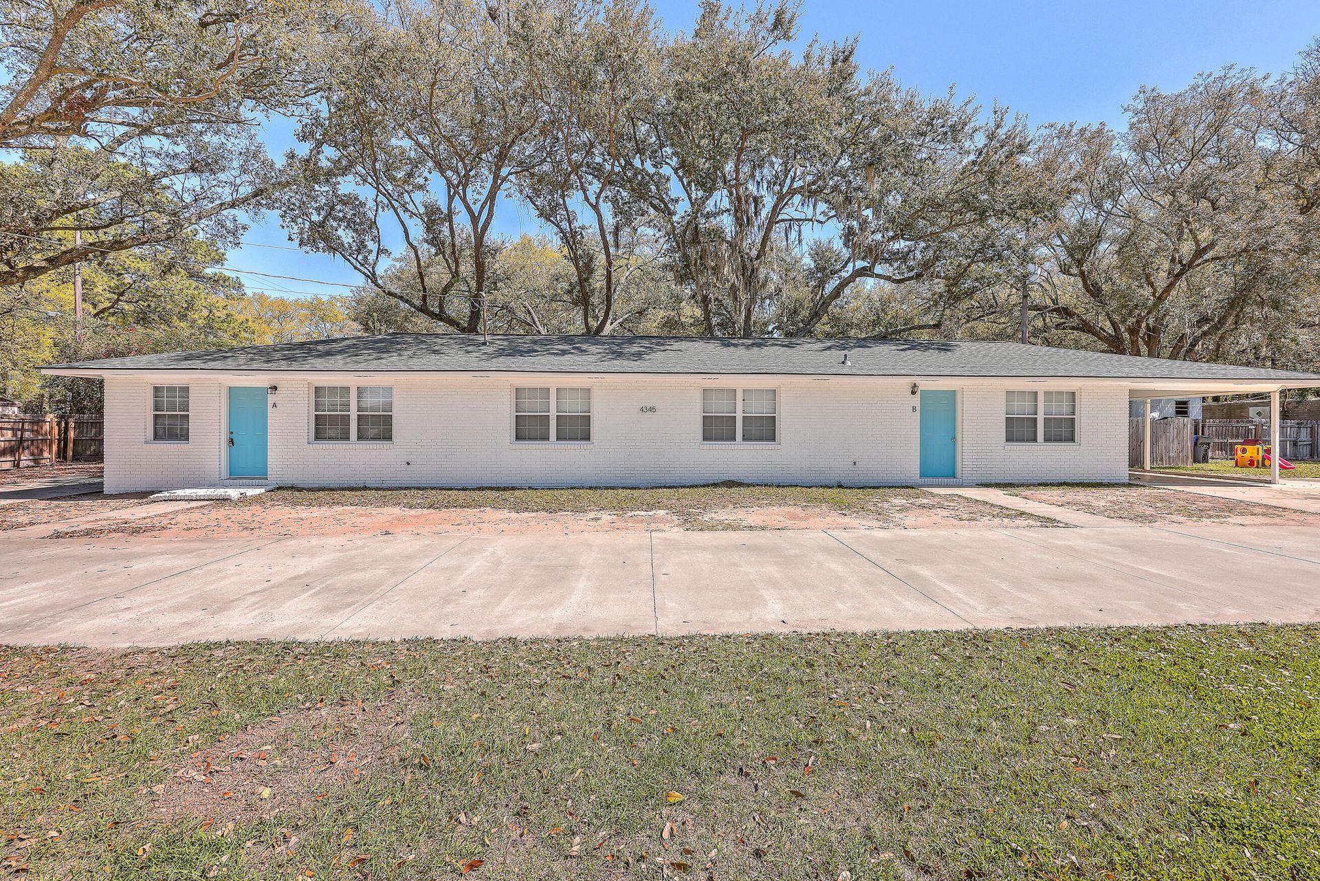 4345 Leslie Street Photo 9