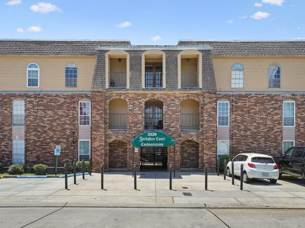 3320 N ARNOULT Road , Unit 231, Metairie, LA 70002