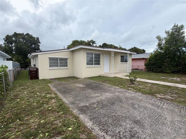 733 W 35th St, Hialeah, FL 33012