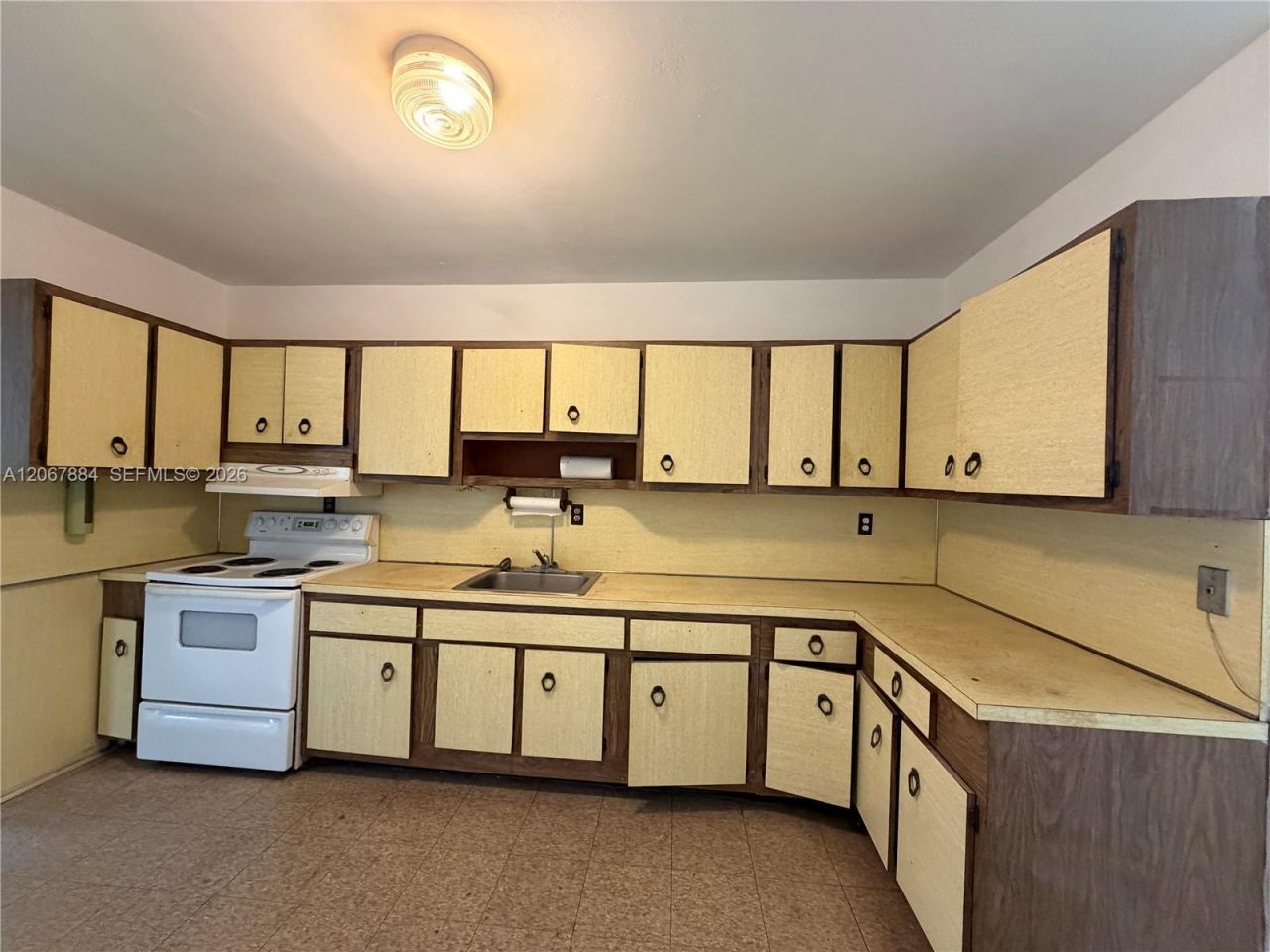 733 W 35th St, Hialeah, FL 33012 Photo