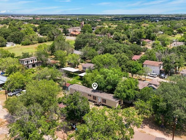 1117 PLUM ST, Floresville, TX 78114