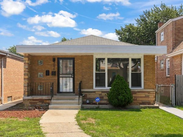 9039 S Jeffery Boulevard, Chicago, IL 60617
