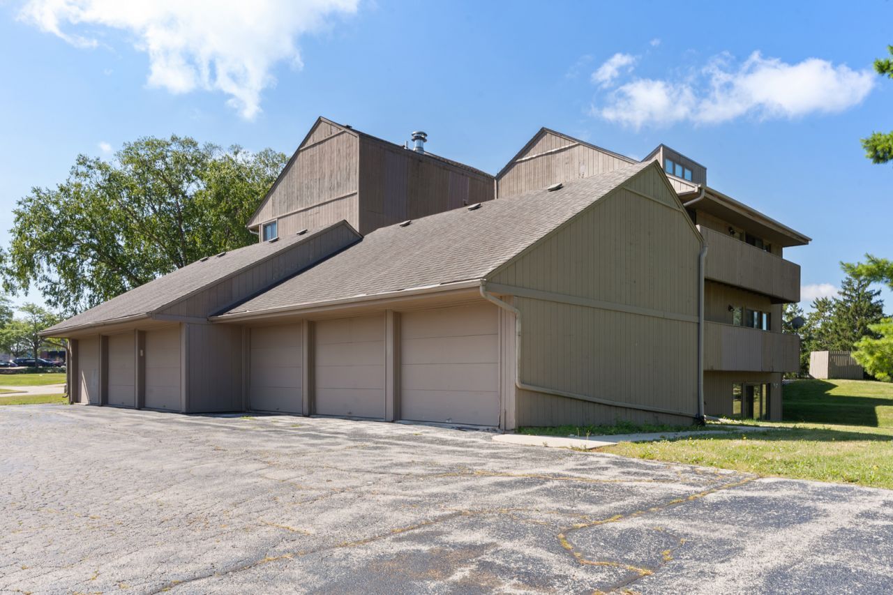 220 Bienterra Trail, Unit 1E, Rockford, IL 61107 Main Photo