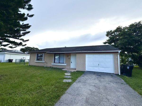 1957 SE AVANTI Circle, Port St. Lucie, FL 34952