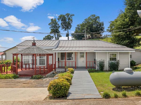 420 Point Rd, Muscle Shoals, AL 35661