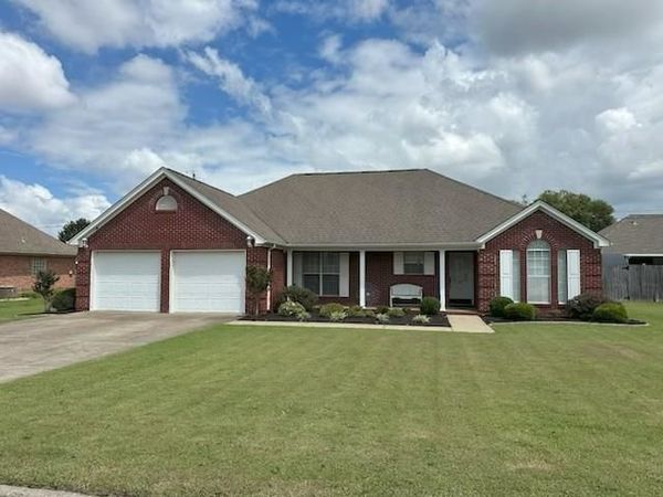 305 Girard Ave, Muscle Shoals, AL 35661