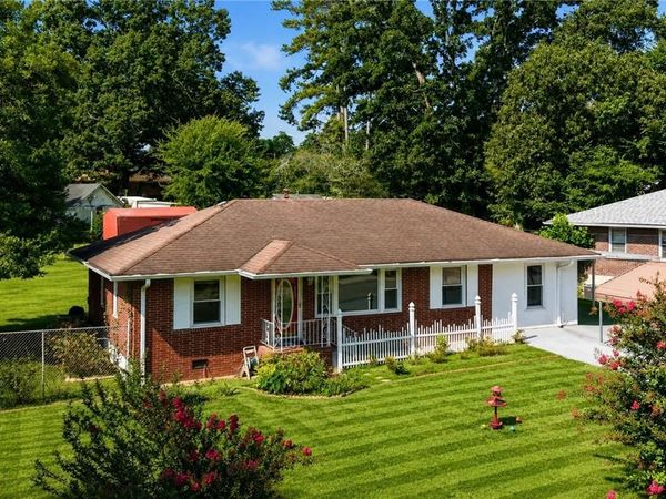 1223 Sanders Drive , Morrow, GA 30260