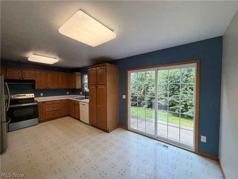 5298 Queen Ann Way, Painesville, OH 44077 Photo 4