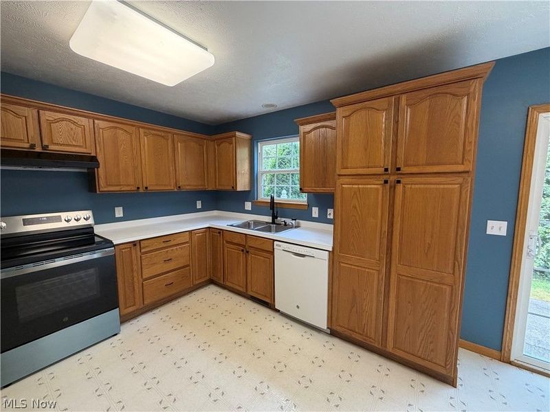 5298 Queen Ann Way, Painesville, OH 44077 Photo 6
