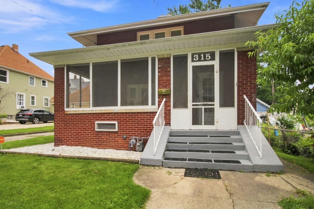 315 Center Street, Waukegan, IL 60085 Main Photo