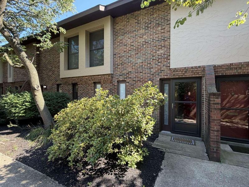 3127 Arlingtowne Lane , Unit 5, Columbus, OH 43221 Photo 3