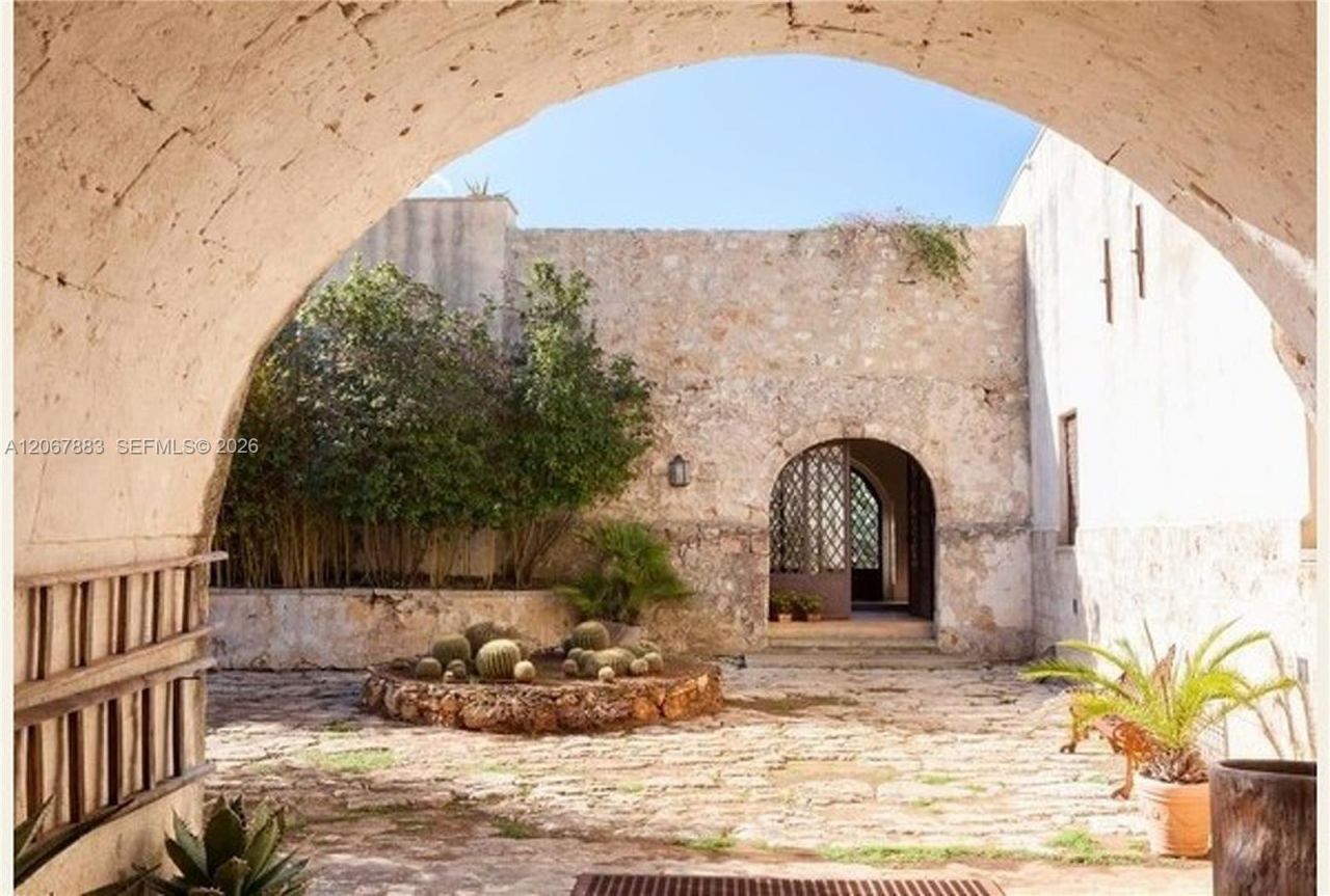 1 Ruffano Italy , , FL 00000 Photo