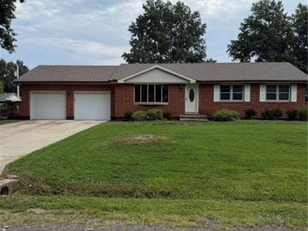 1605 S Pine Street, Holden, MO 64040