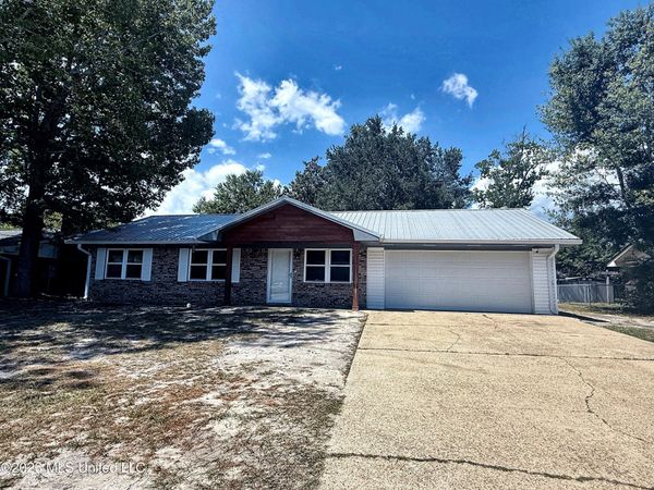 2058 Trailwood Drive, Biloxi, MS 39532