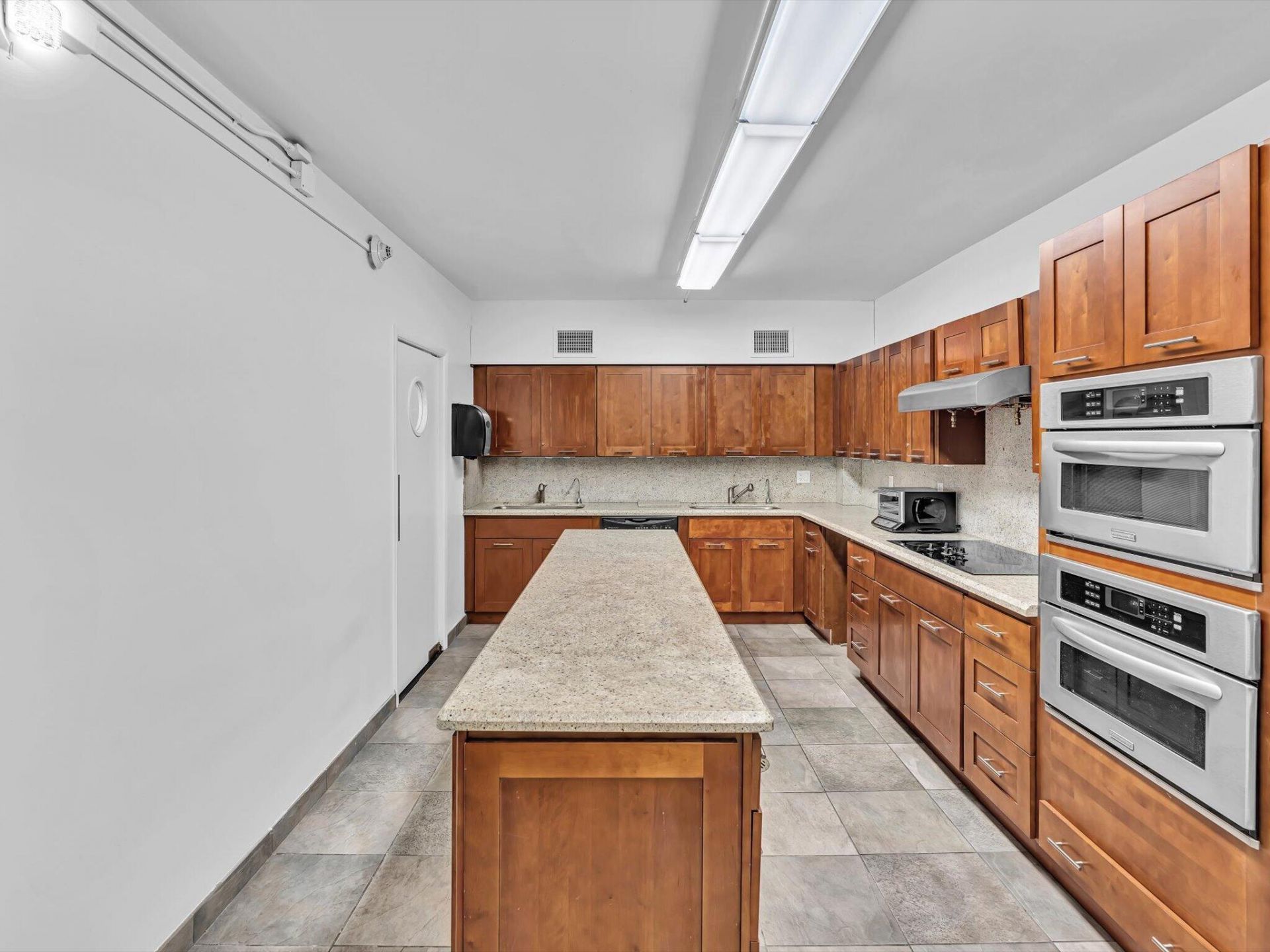 4300 N Ocean Boulevard, Unit 2D, Fort Lauderdale, FL 33308 Photo