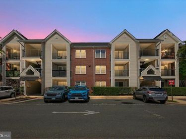 3306 WYNDHAM CIRCLE, Unit 127, ALEXANDRIA, VA 22302