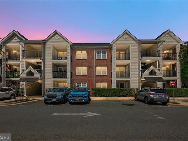3306 WYNDHAM CIRCLE, Unit 127, ALEXANDRIA, VA 22302