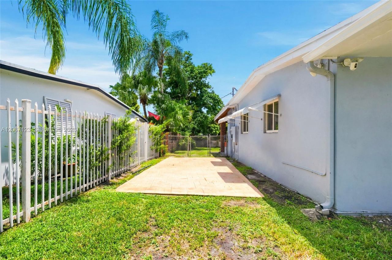 5525 SW 112th Ave, Miami, FL 33165 Photo