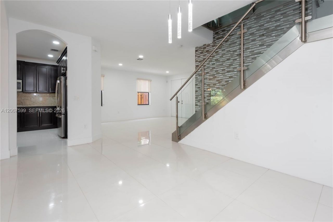 10235 NW 87th Ter, Doral, FL 33178 Photo
