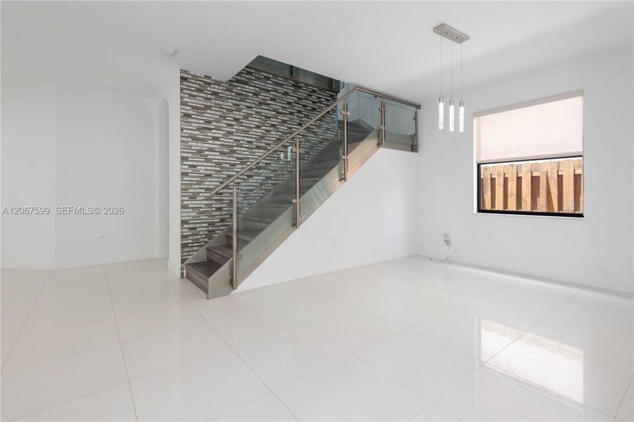 10235 NW 87th Ter, Doral, FL 33178 Photo