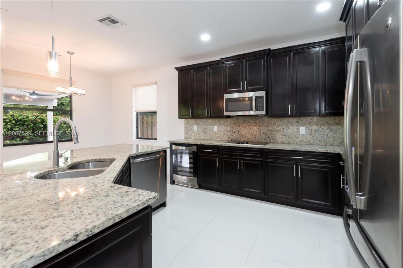 10235 NW 87th Ter, Doral, FL 33178 Photo