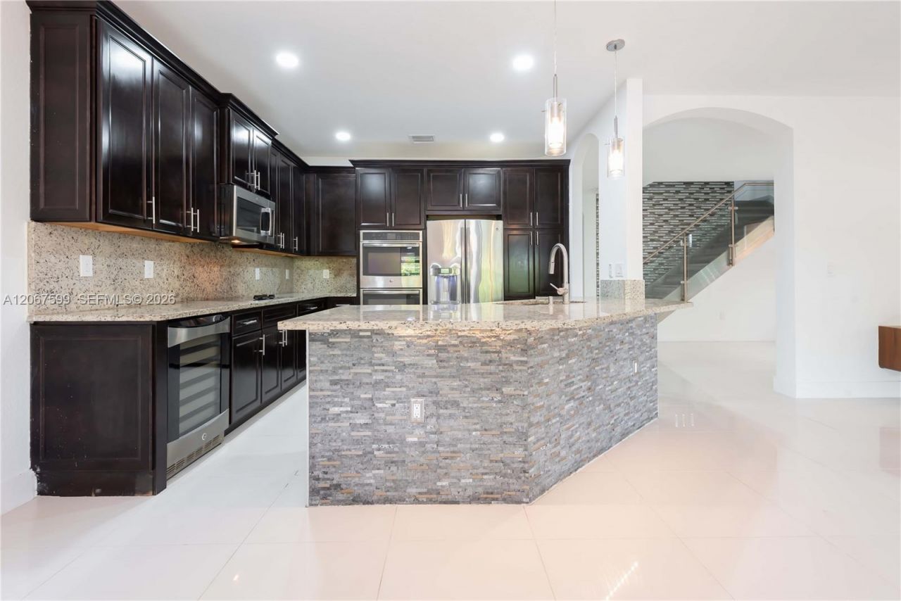 10235 NW 87th Ter, Doral, FL 33178 Photo