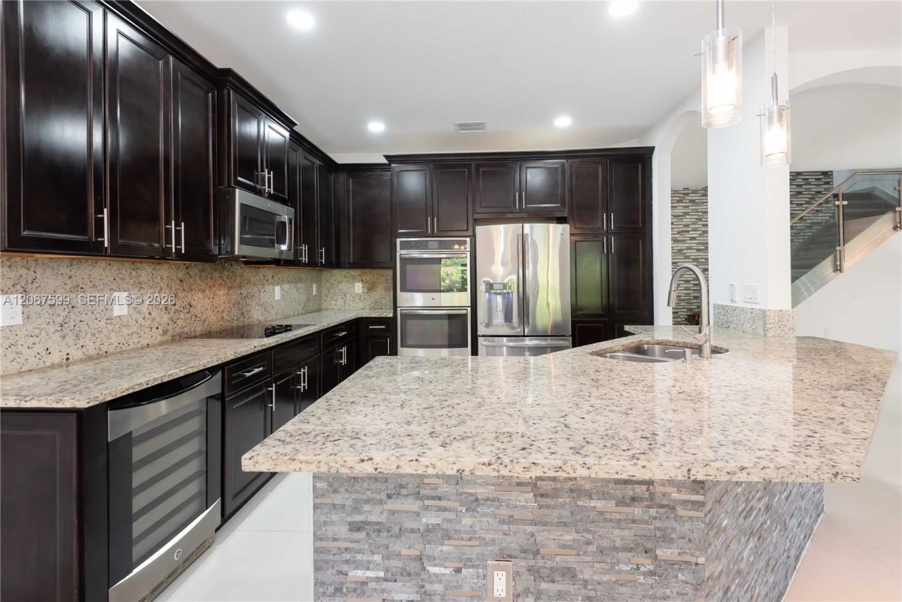 10235 NW 87th Ter, Doral, FL 33178 Photo
