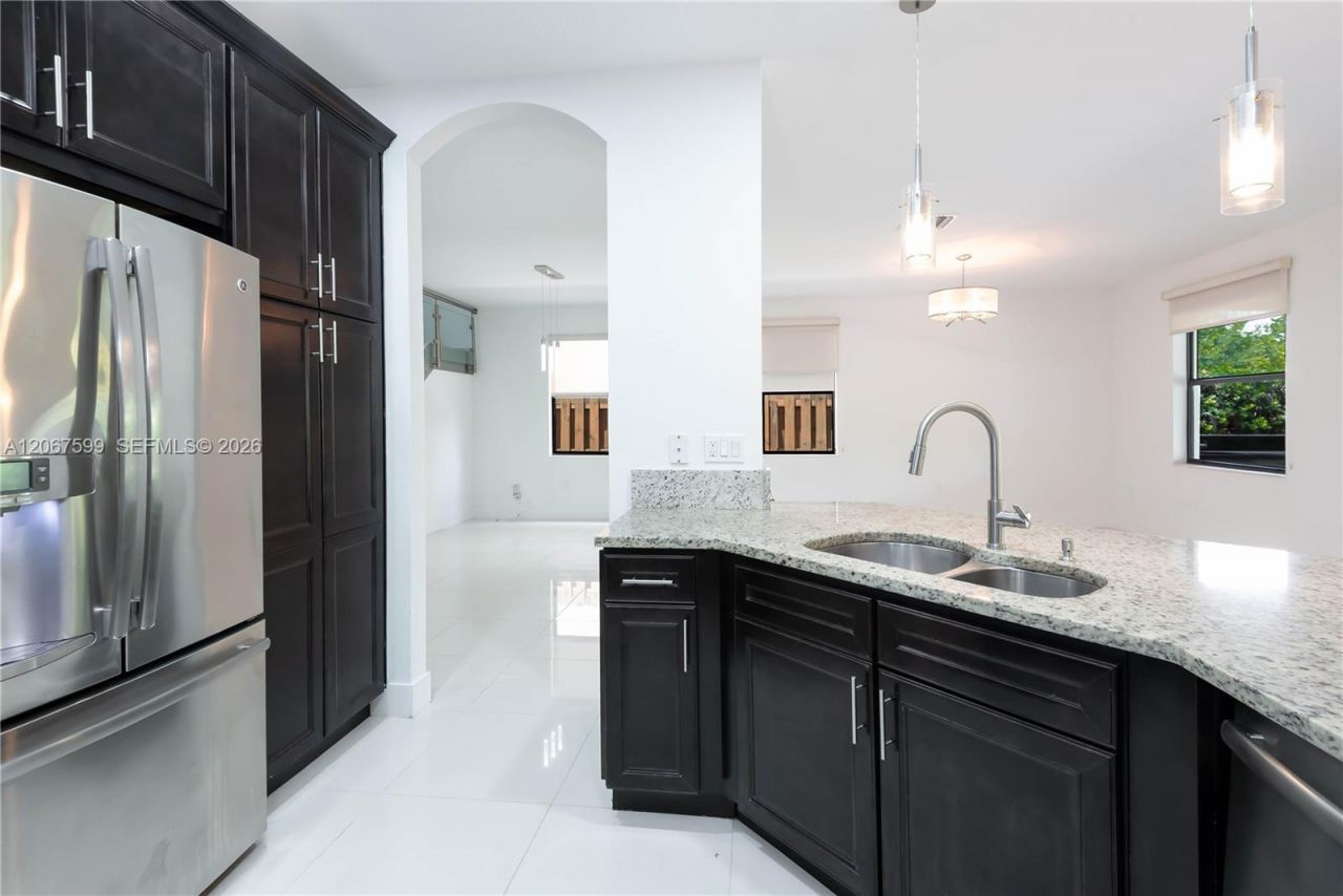 10235 NW 87th Ter, Doral, FL 33178 Photo