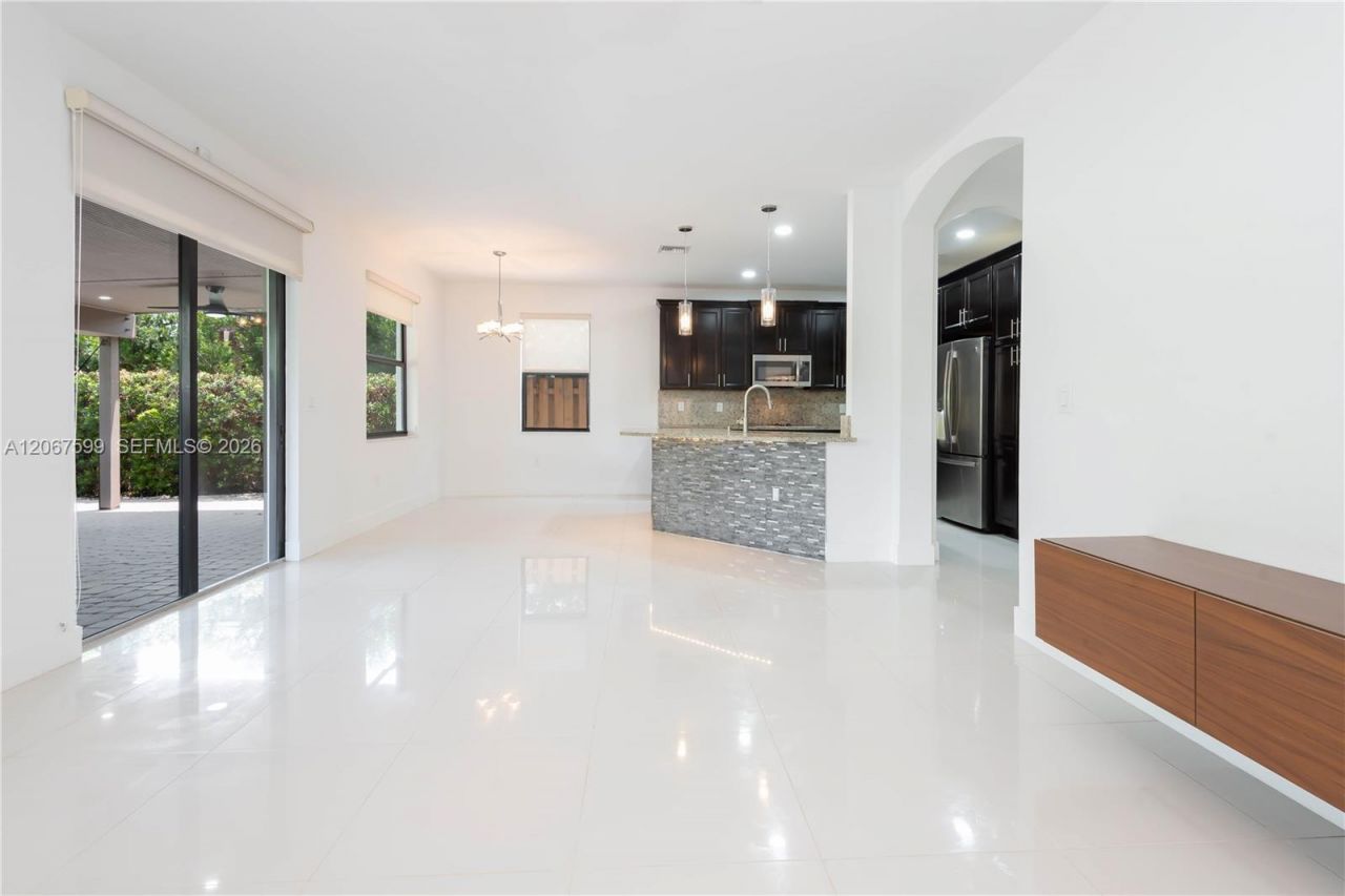 10235 NW 87th Ter, Doral, FL 33178 Photo