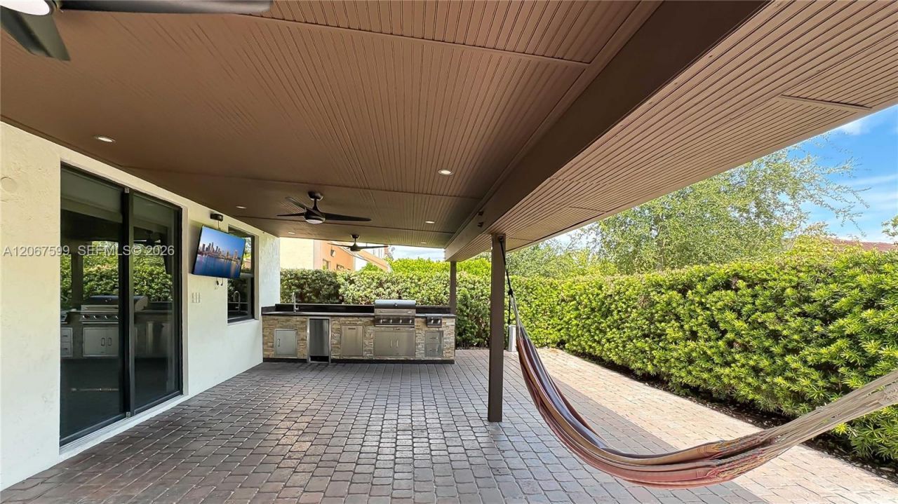 10235 NW 87th Ter, Doral, FL 33178 Photo