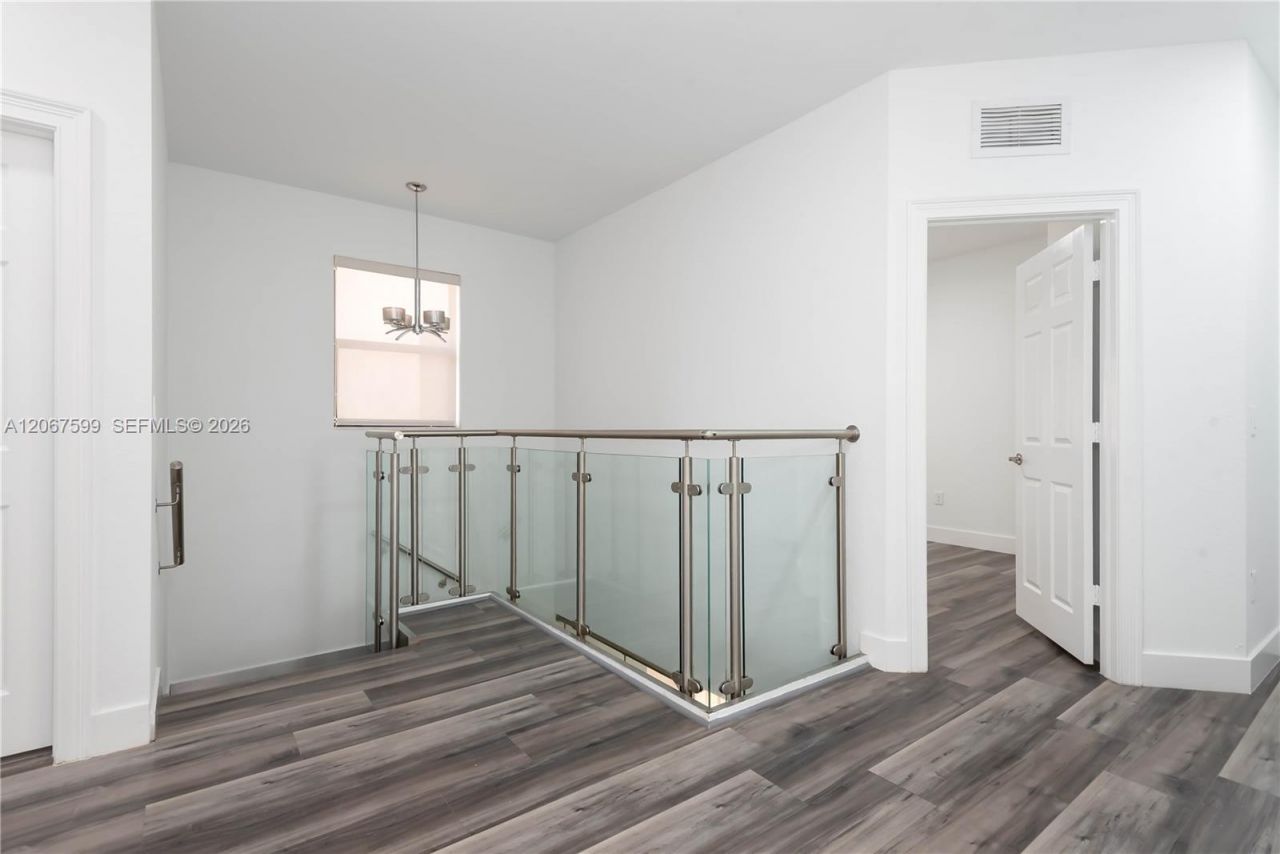 10235 NW 87th Ter, Doral, FL 33178 Photo