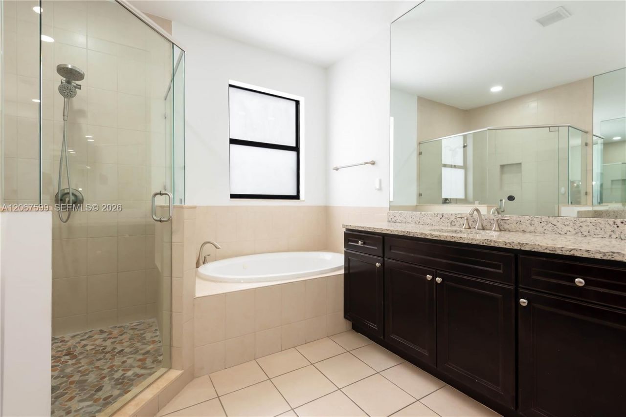 10235 NW 87th Ter, Doral, FL 33178 Photo