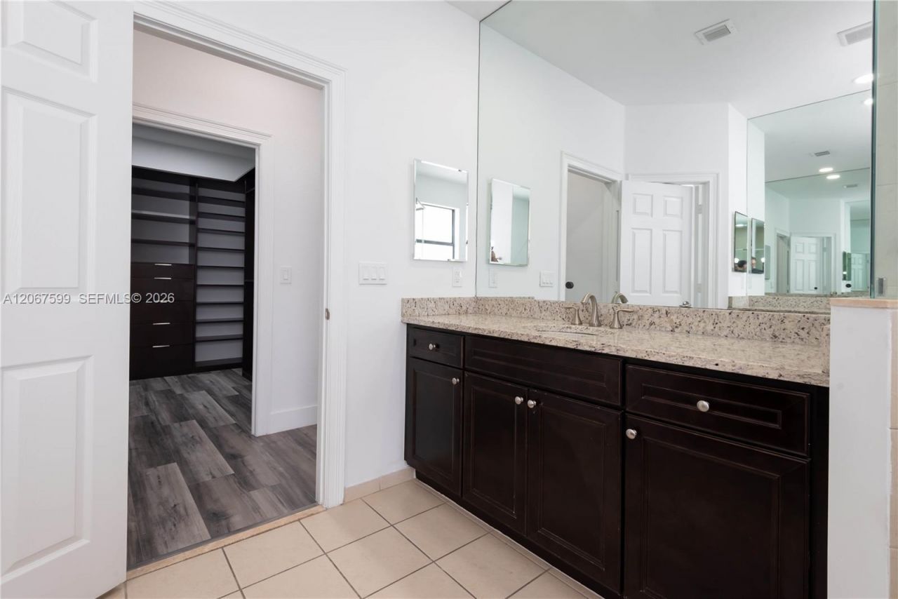 10235 NW 87th Ter, Doral, FL 33178 Photo