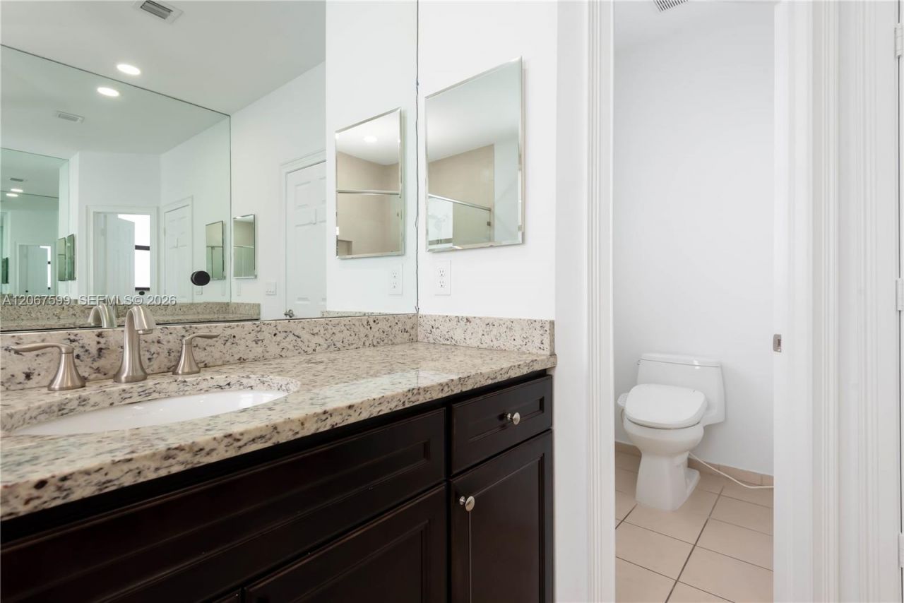 10235 NW 87th Ter, Doral, FL 33178 Photo