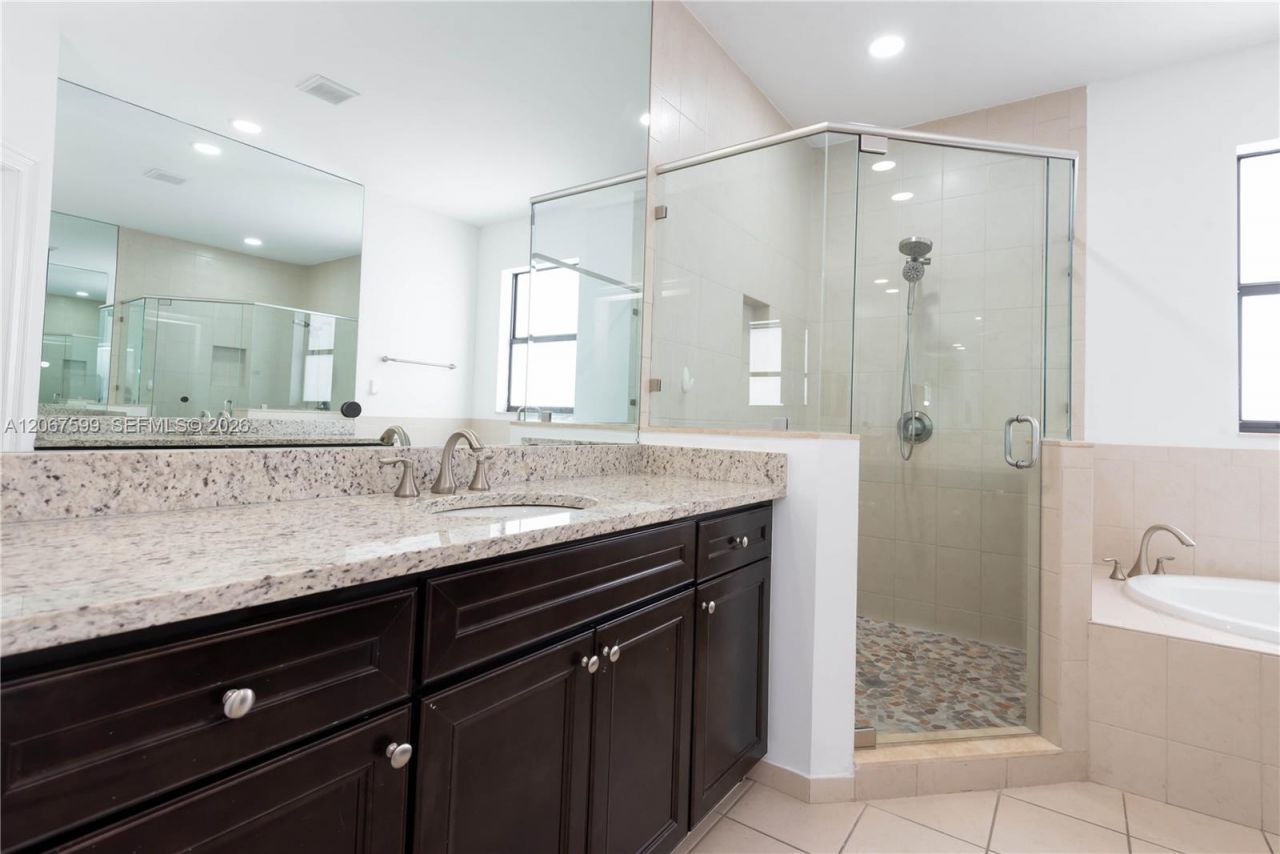 10235 NW 87th Ter, Doral, FL 33178 Photo