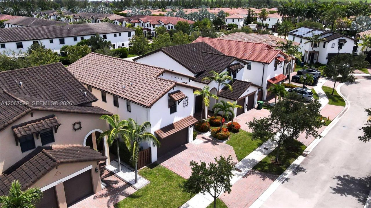10235 NW 87th Ter, Doral, FL 33178 Photo