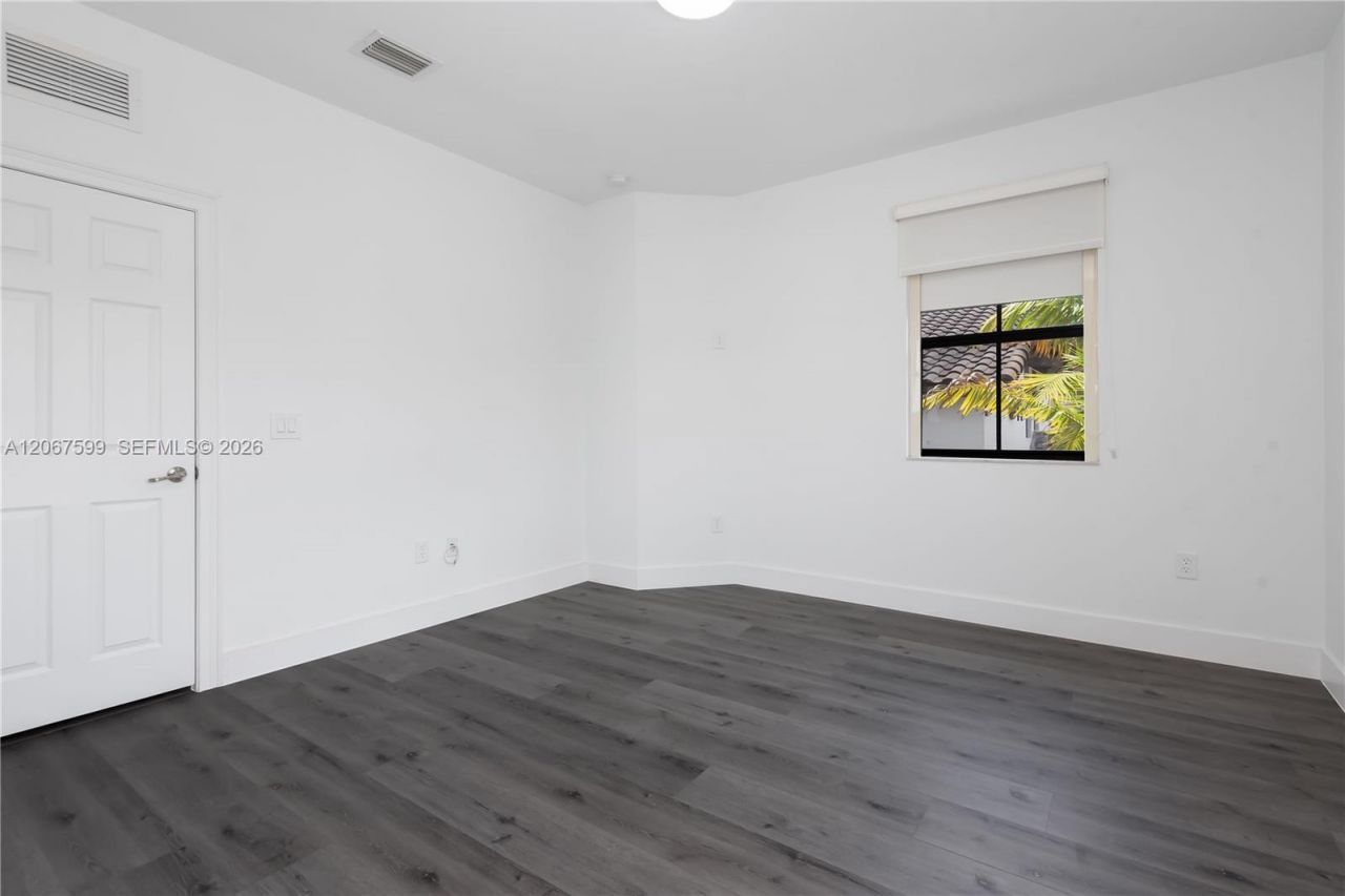 10235 NW 87th Ter, Doral, FL 33178 Photo