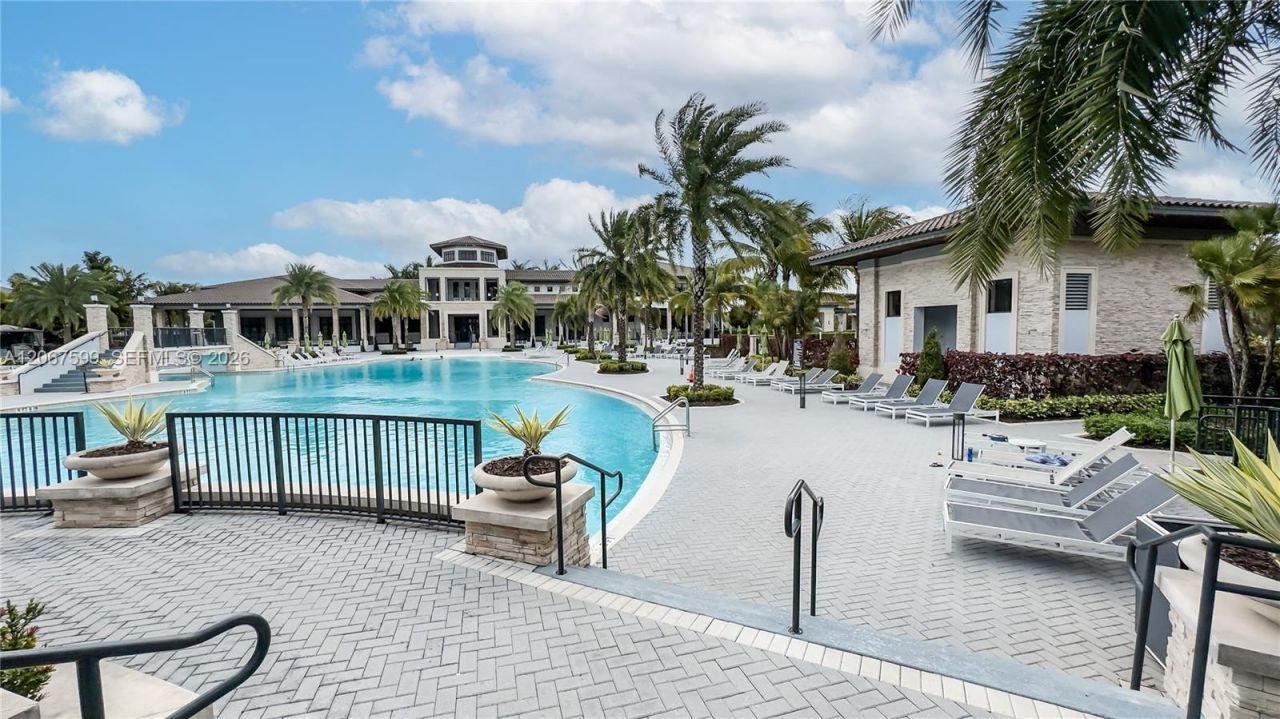 10235 NW 87th Ter, Doral, FL 33178 Photo