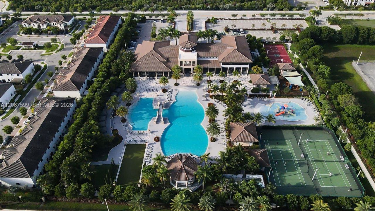 10235 NW 87th Ter, Doral, FL 33178 Photo