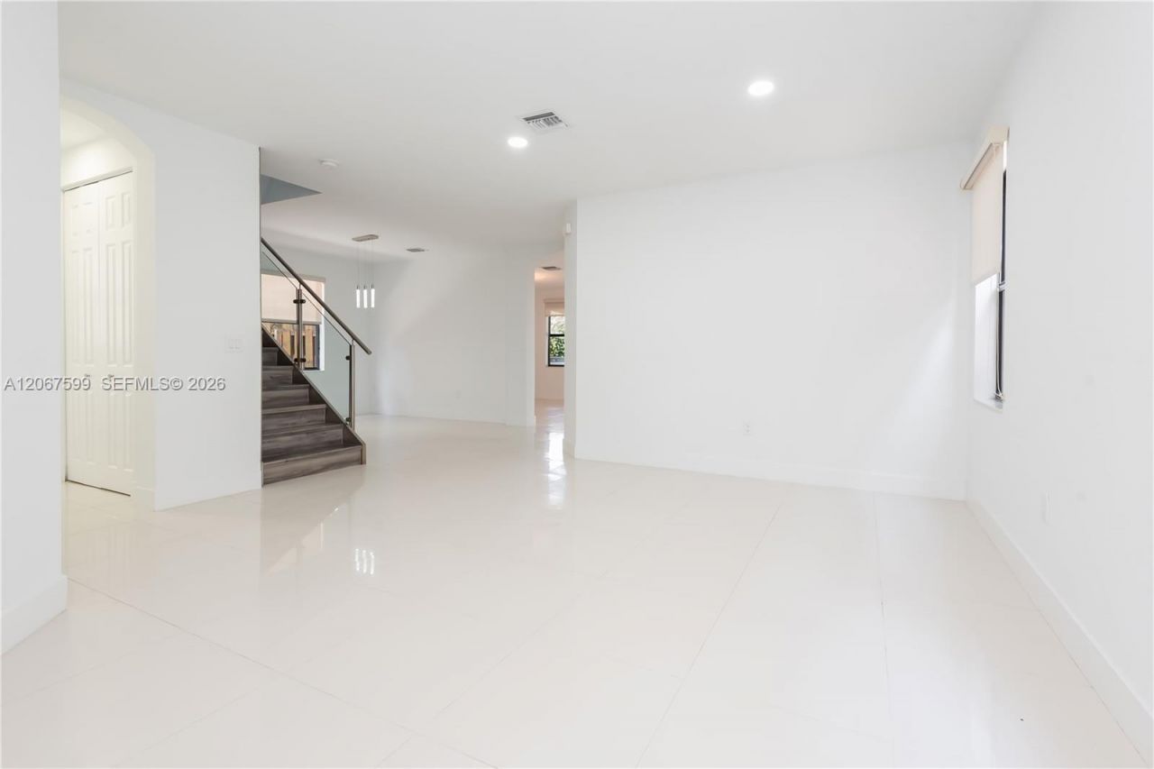 10235 NW 87th Ter, Doral, FL 33178 Photo