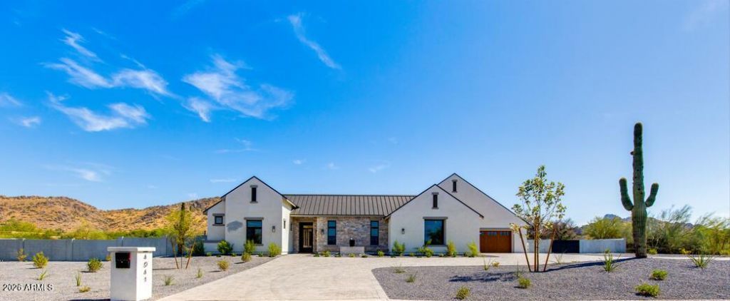 4041 E MOUNTAIN VIEW Road, Phoenix, AZ 85028