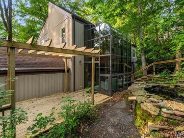 11355 Cragwold Road, Sunset Hills, MO 63122