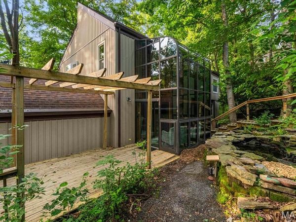 11355 Cragwold Road, Sunset Hills, MO 63122
