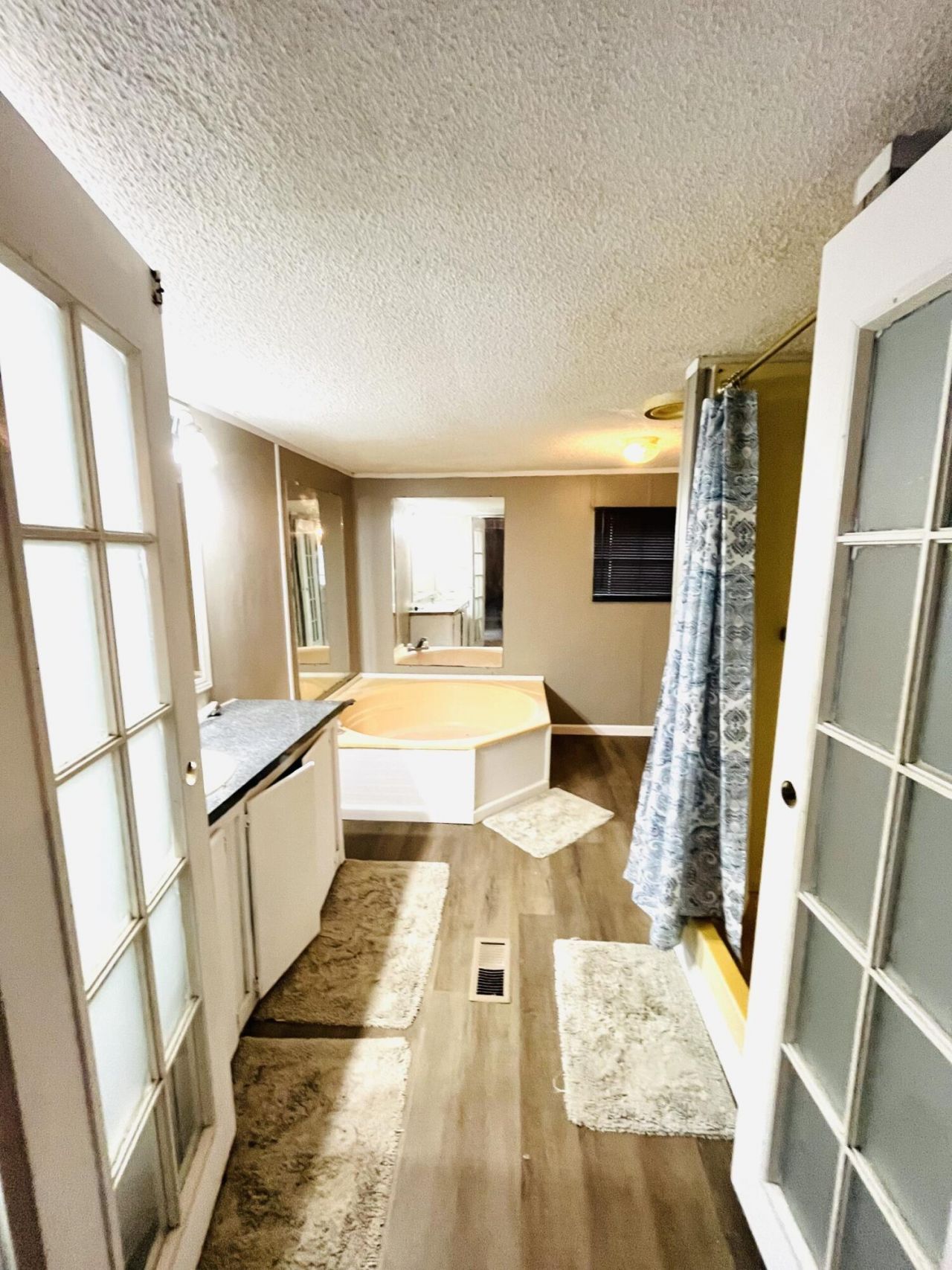 734 Henry Street Photo 13