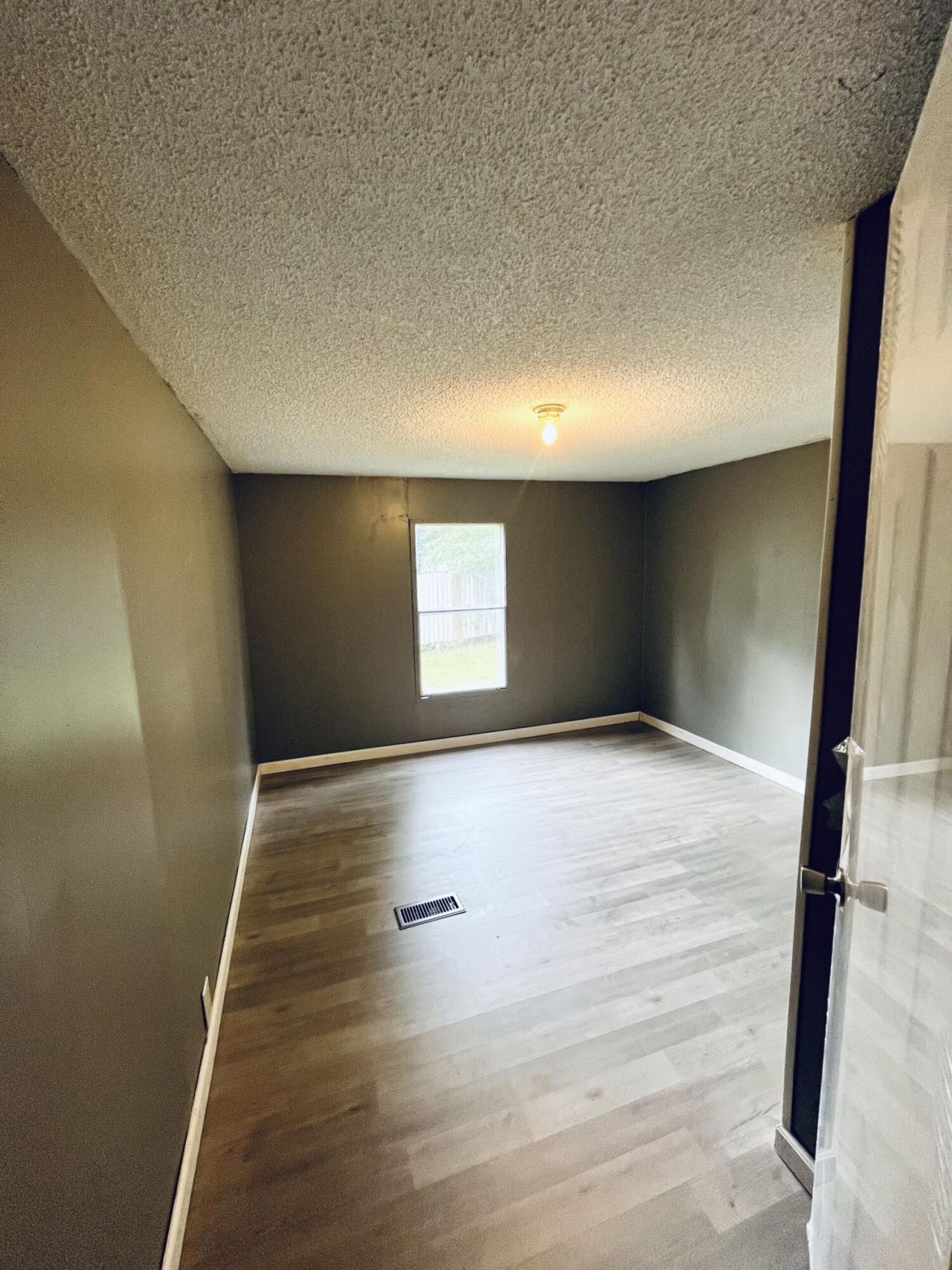 734 Henry Street Photo 17