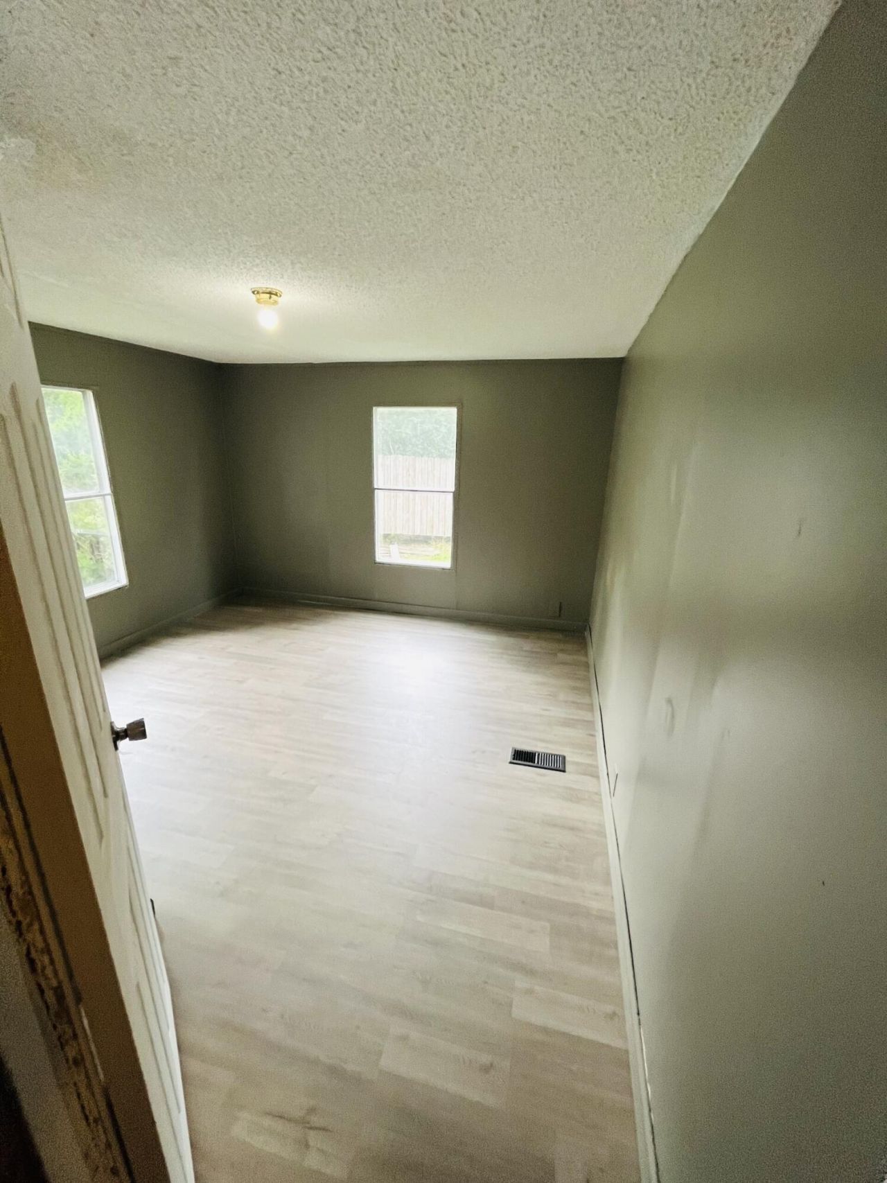 734 Henry Street Photo 18