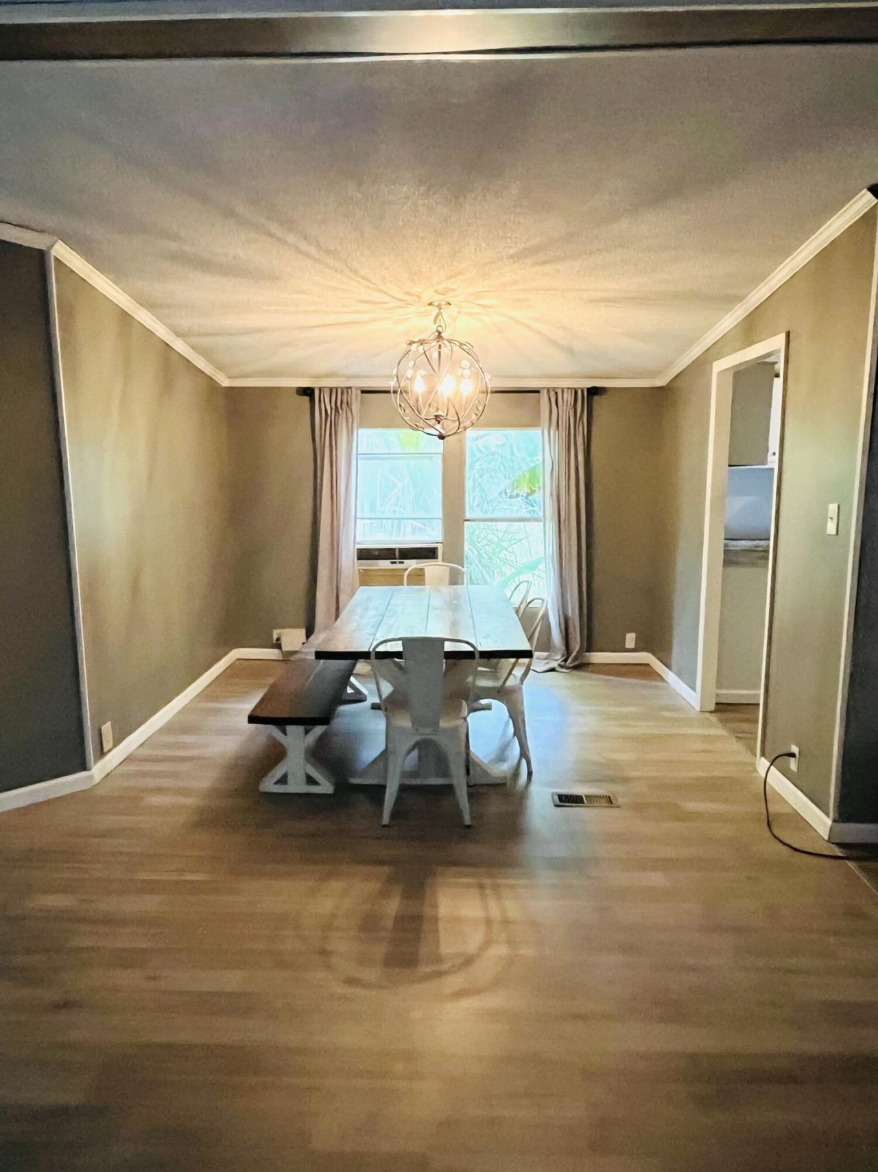 734 Henry Street Photo 9