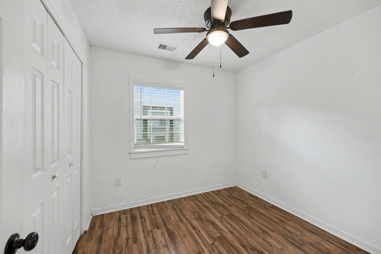 525 E Richardson Avenue Photo 12