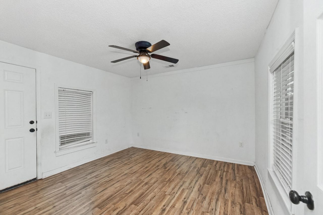 525 E Richardson Avenue Photo 21